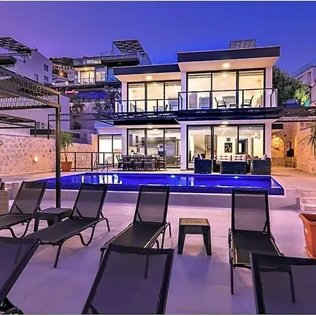 Villa In Sleeps 10 Includes Swimming Pool Air Con And Wifi