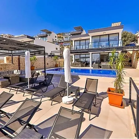 Villa In Sleeps 10 Includes Swimming Pool Air Con And Wifi *
