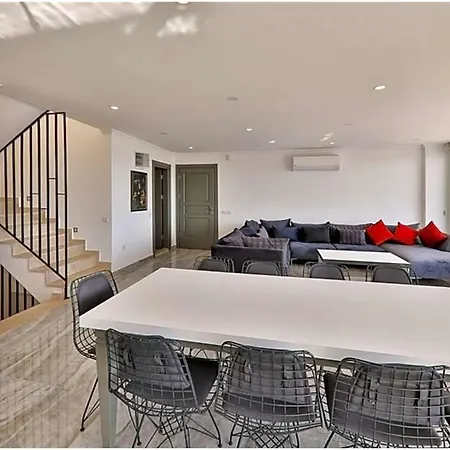 In Sleeps 10 Includes Swimming Pool Air Con And Wifi Villa *
