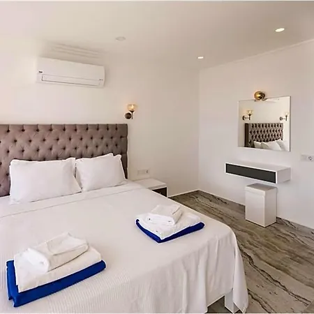 In Sleeps 10 Includes Swimming Pool Air Con And Wifi