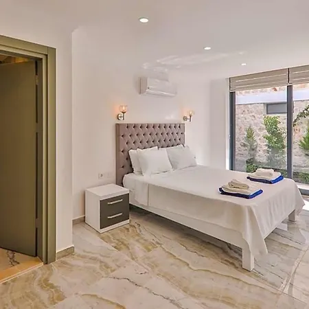 In Sleeps 10 Includes Swimming Pool Air Con And Wifi Villa