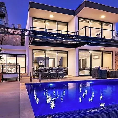 Villa In Sleeps 10 Includes Swimming Pool Air Con And Wifi *